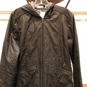 Gray quilted Patagonia Women’s lightweight jacket